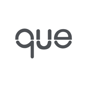 que Bottle Logo